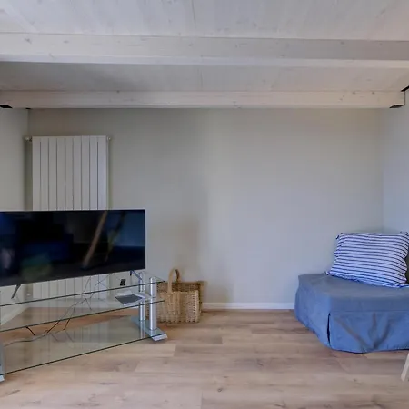 Apartamento Awesome In Albagnano Di *