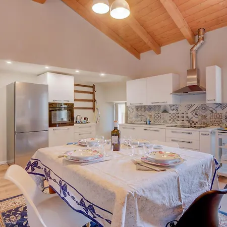 Cozy Home In Albagnano Di Bee With House Sea View
