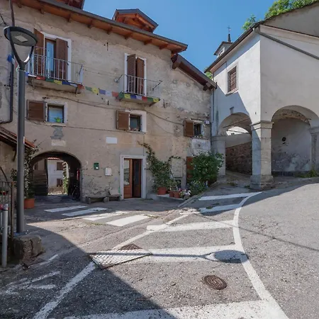 Cozy Home In Albagnano Di Bee With House Sea View Appartement