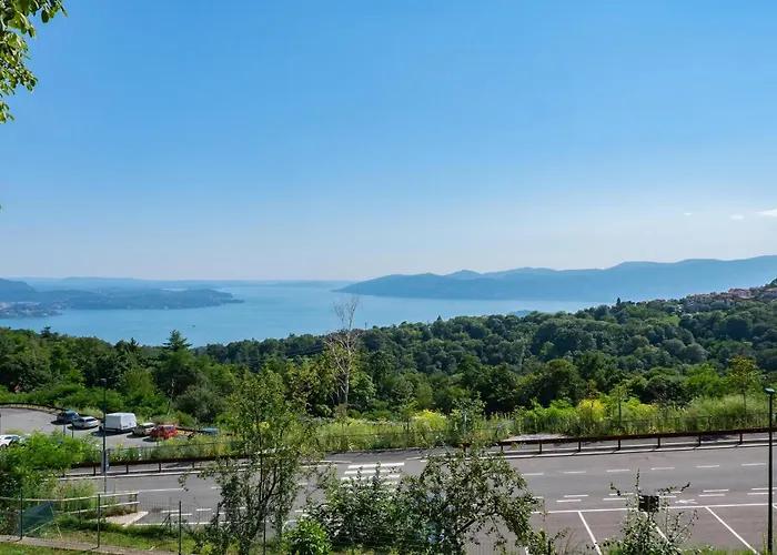 Awesome In Albagnano Di * Bee