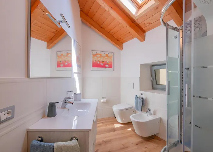 Awesome In Albagnano Di * Bee